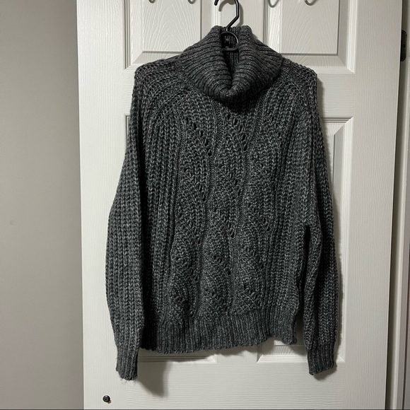 DYNAMITE CHUNKY KNIT TURTLENECK SWEATER - Picture 2 of 5